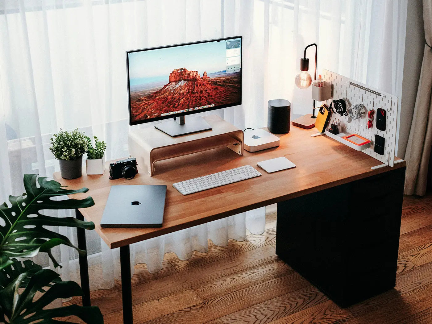 Desk Feng Shui: Come organizzare la tua scrivania in uno stile armonioso ed efficace