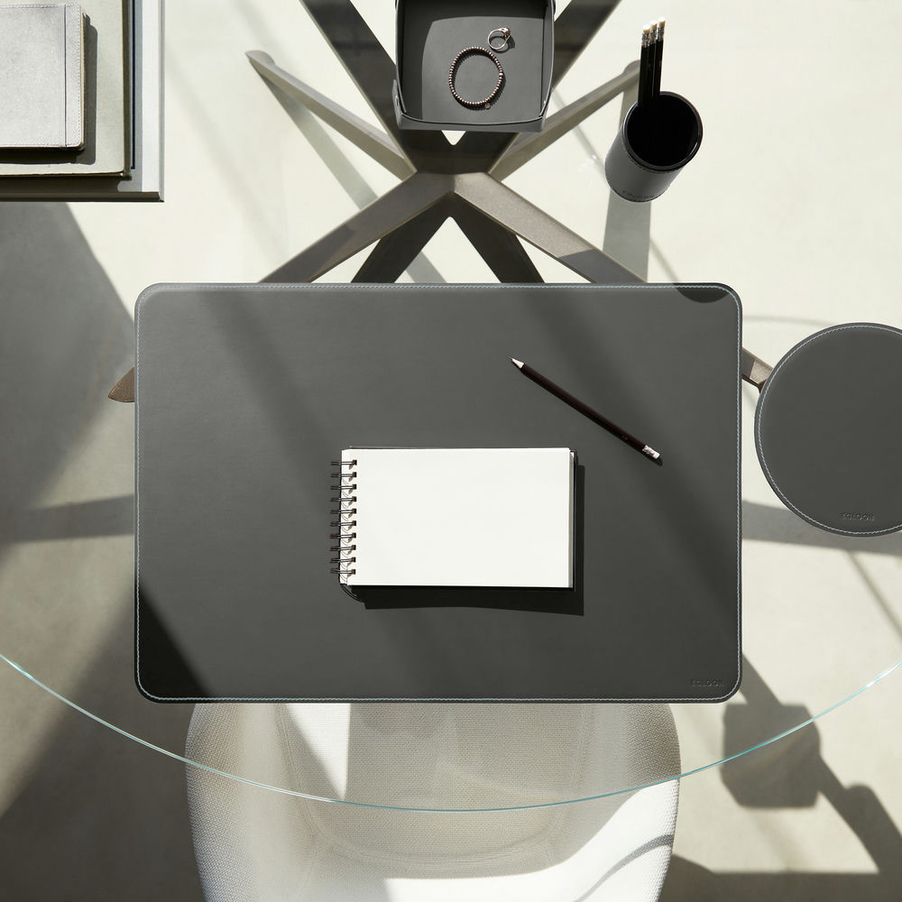 Sottomano Scrivania Hermes Deluxe di Eglooh - Cuoio Grigio Antracite e Cuciture Bianche - Vista Dall'Alto