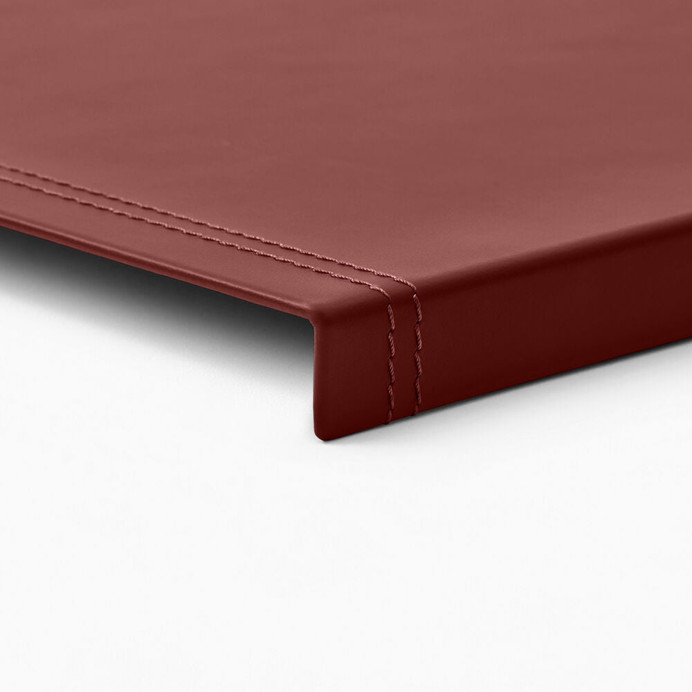 Sottomano Scrivania Urania di Eglooh - Cuoio Rosso Bordeaux - Dettaglio Cucitura