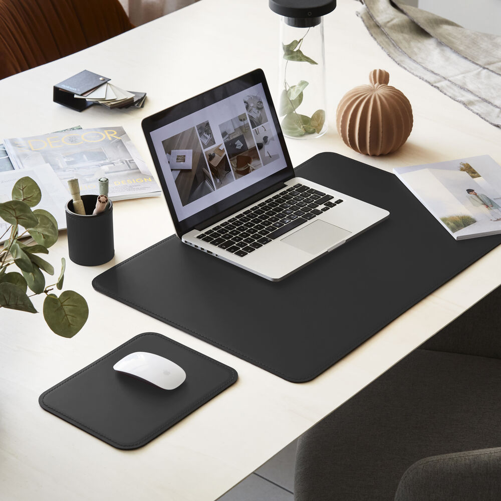 Tappetino Mouse Hermes di Eglooh - Cuoio Nero - Vista Tre Quarti