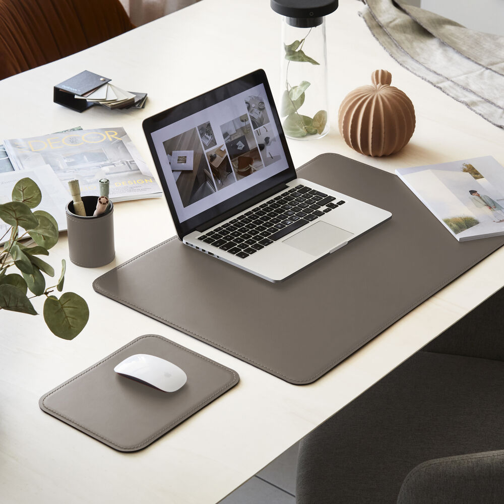 Tappetino Mouse Hermes di Eglooh - Cuoio Grigio Talpa - Vista Tre Quarti