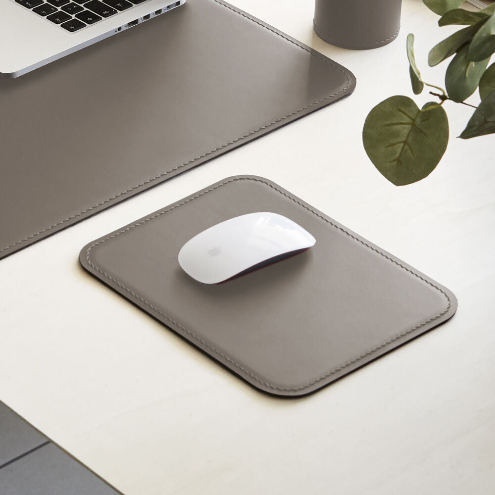 Tappetino Mouse Hermes di Eglooh - Cuoio Grigio Talpa - Zoom Tre Quarti