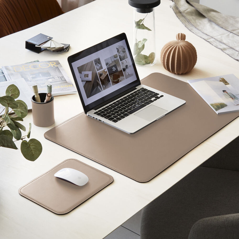 Tappetino Mouse Hermes di Eglooh - Cuoio Grigio Tortora - Vista Tre Quarti