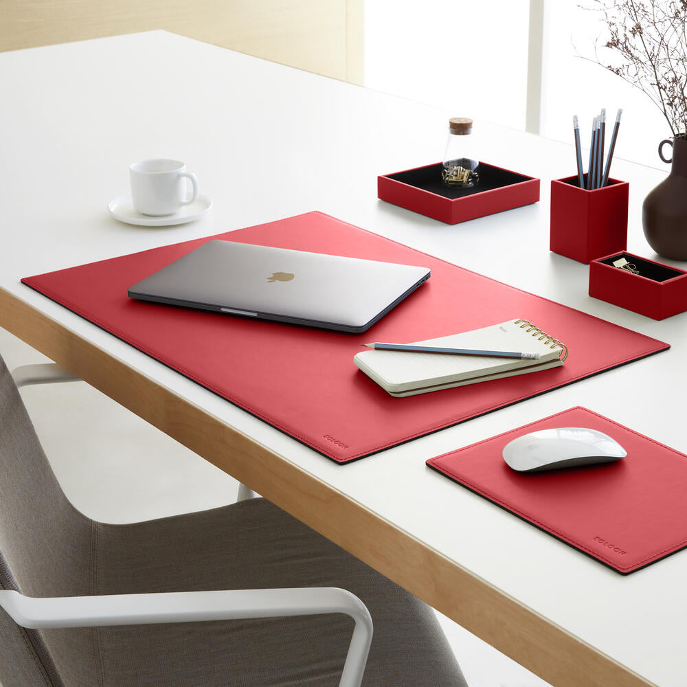 Tappetino Mouse Mercurio di Eglooh - Cuoio Rosso Ferrari - Vista Tre Quarti