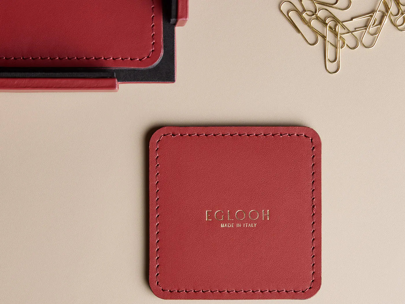 Design personalizzato e funzionalità: come gli accessori su misura trasformano la scrivania