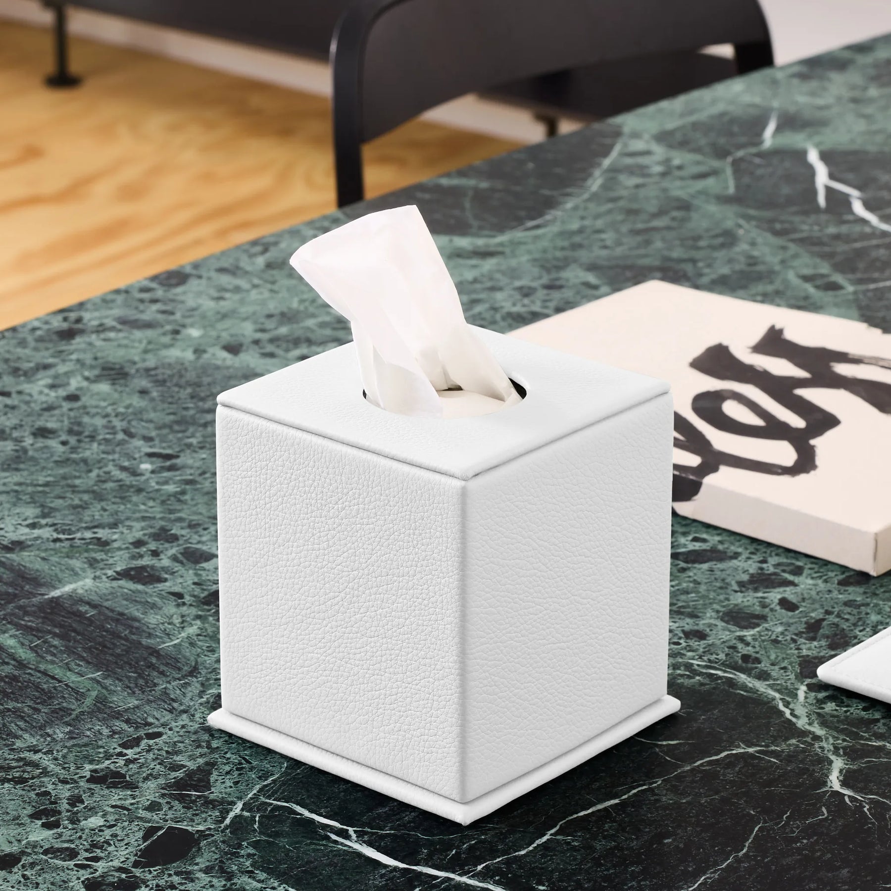 Quadratische Taschentuchbox Maia