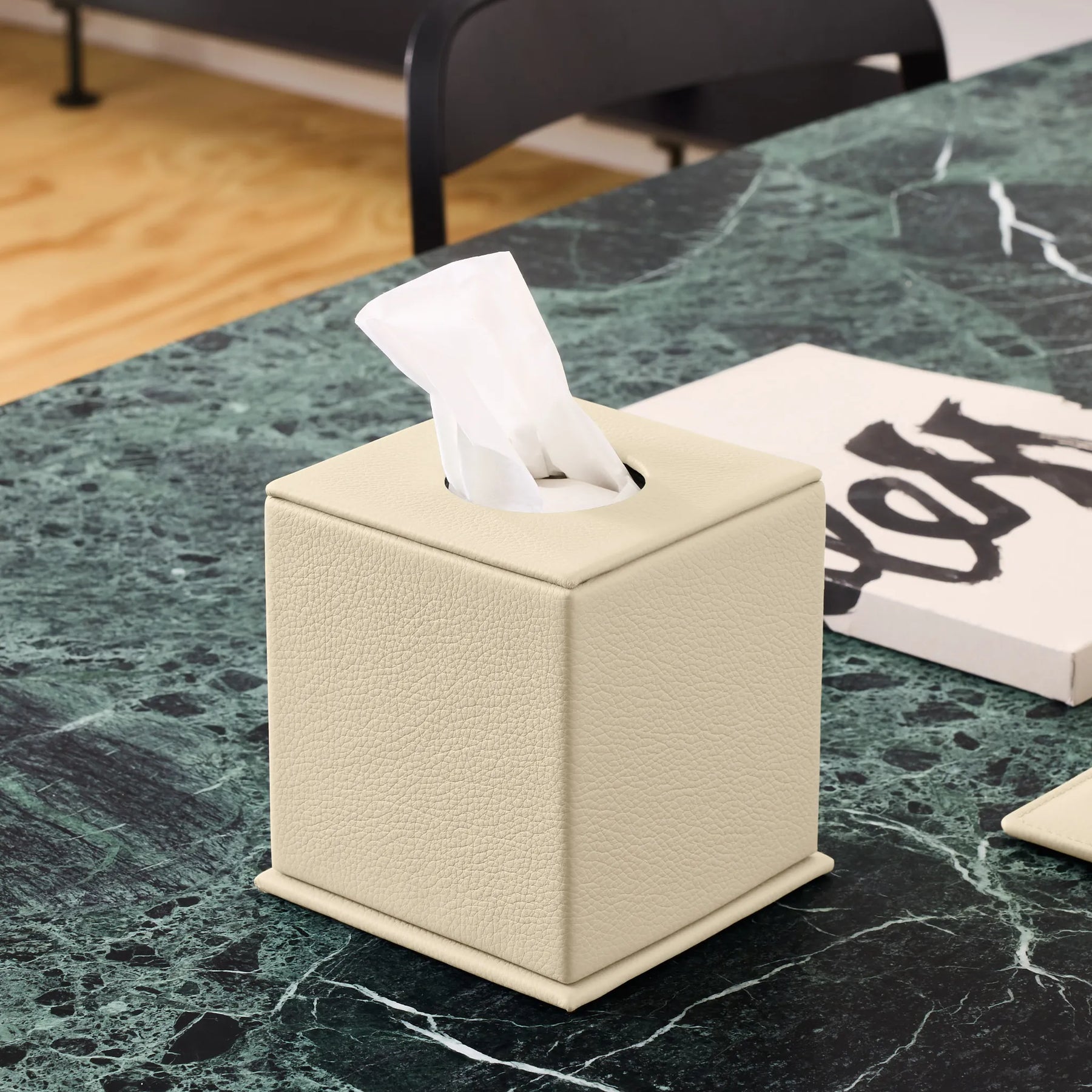 Quadratische Taschentuchbox Maia