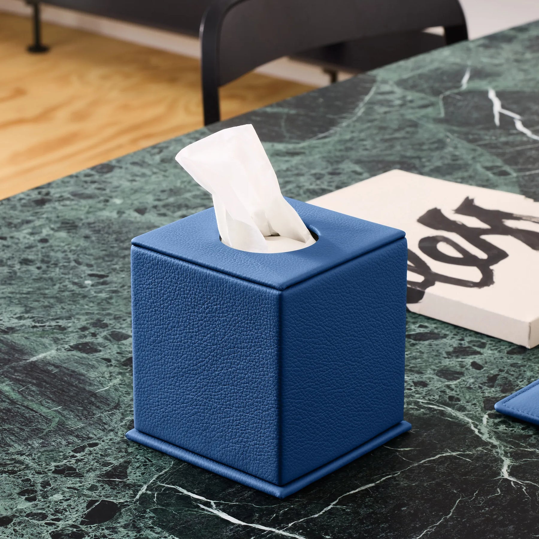 Quadratische Taschentuchbox Maia