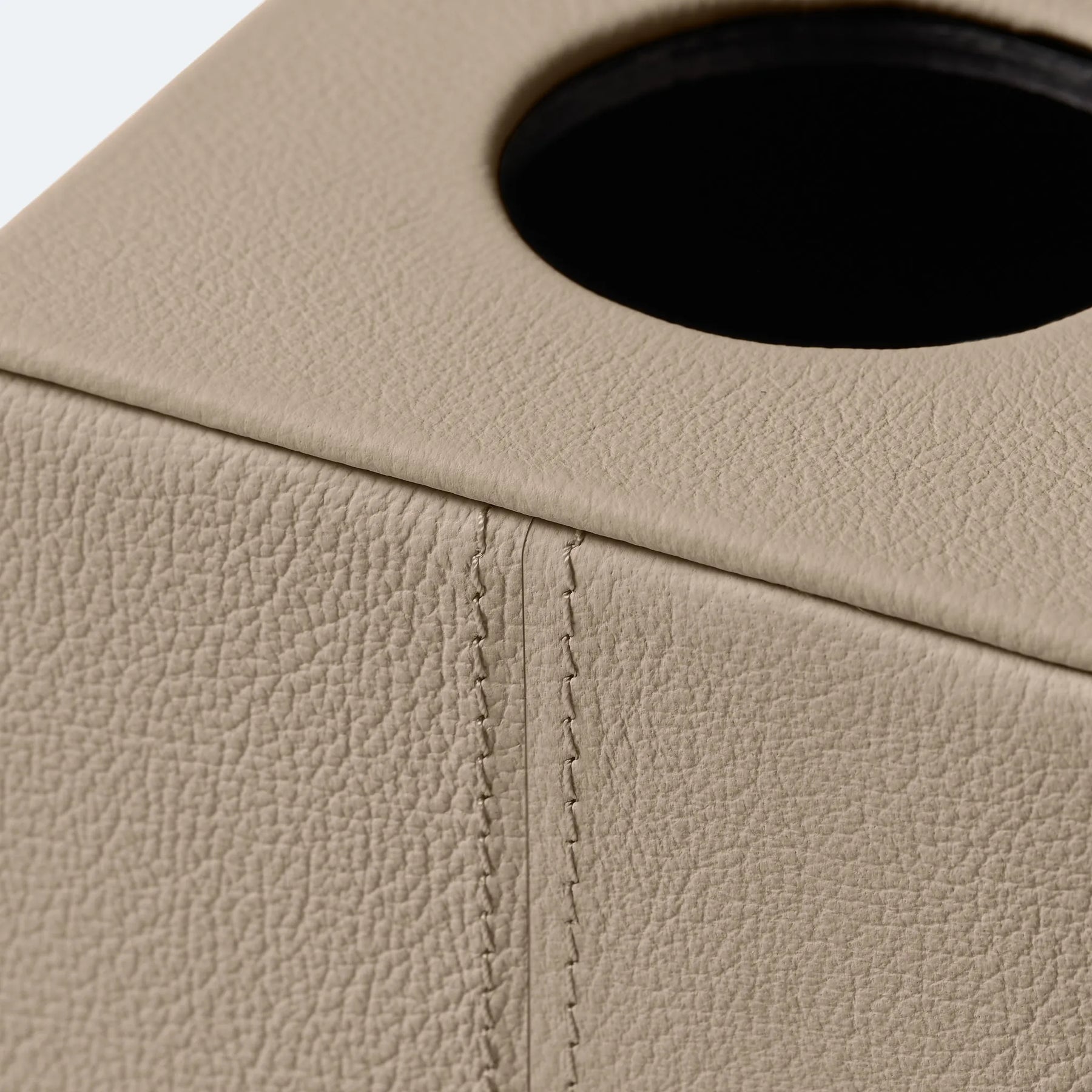 Quadratische Taschentuchbox Maia
