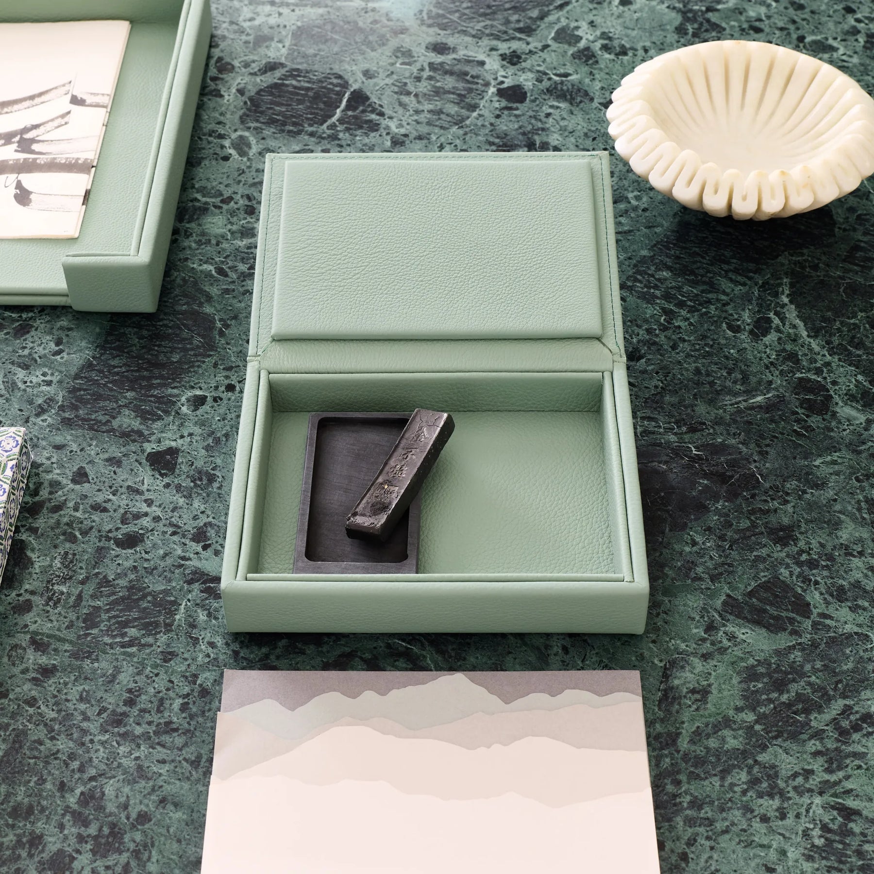 Valet Tray wit Lid Maia