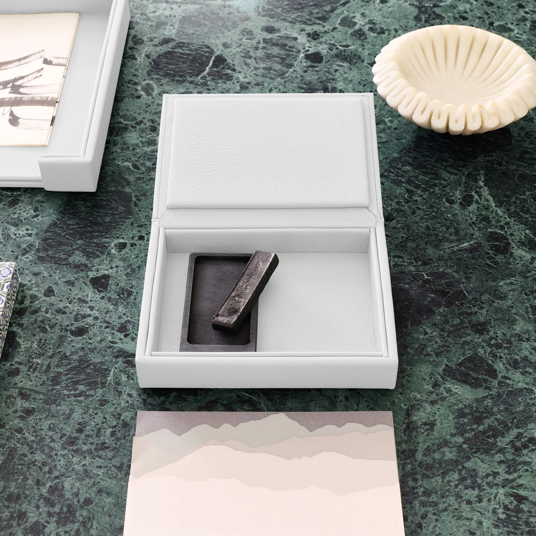 Valet Tray wit Lid Maia