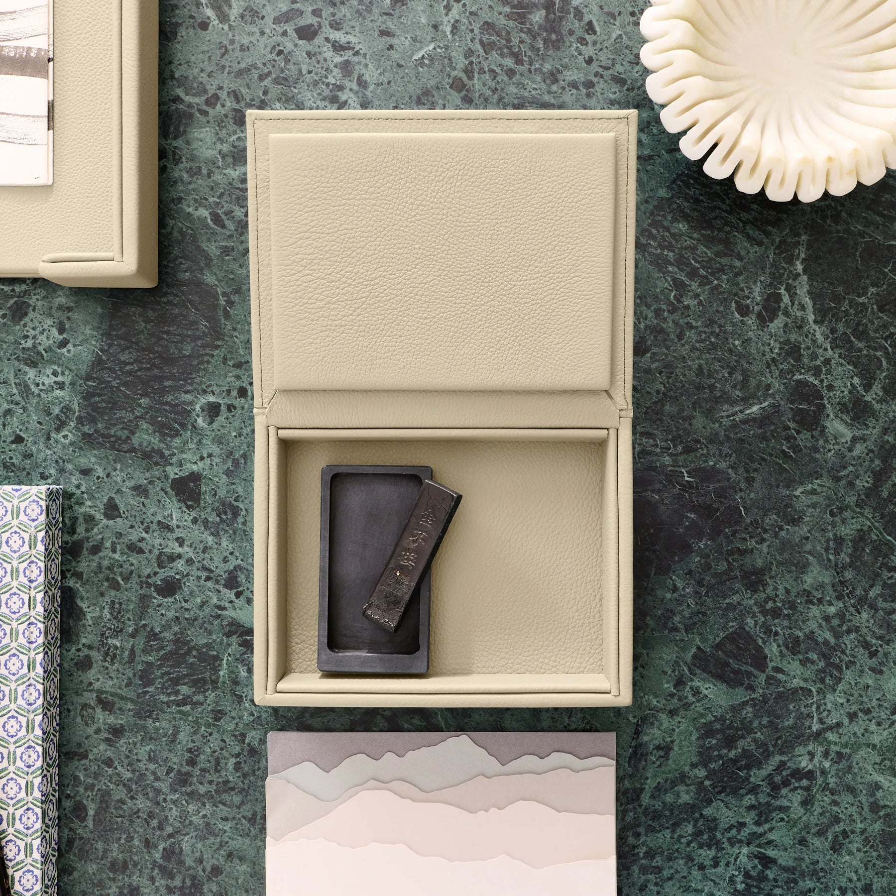 Valet Tray wit Lid Maia