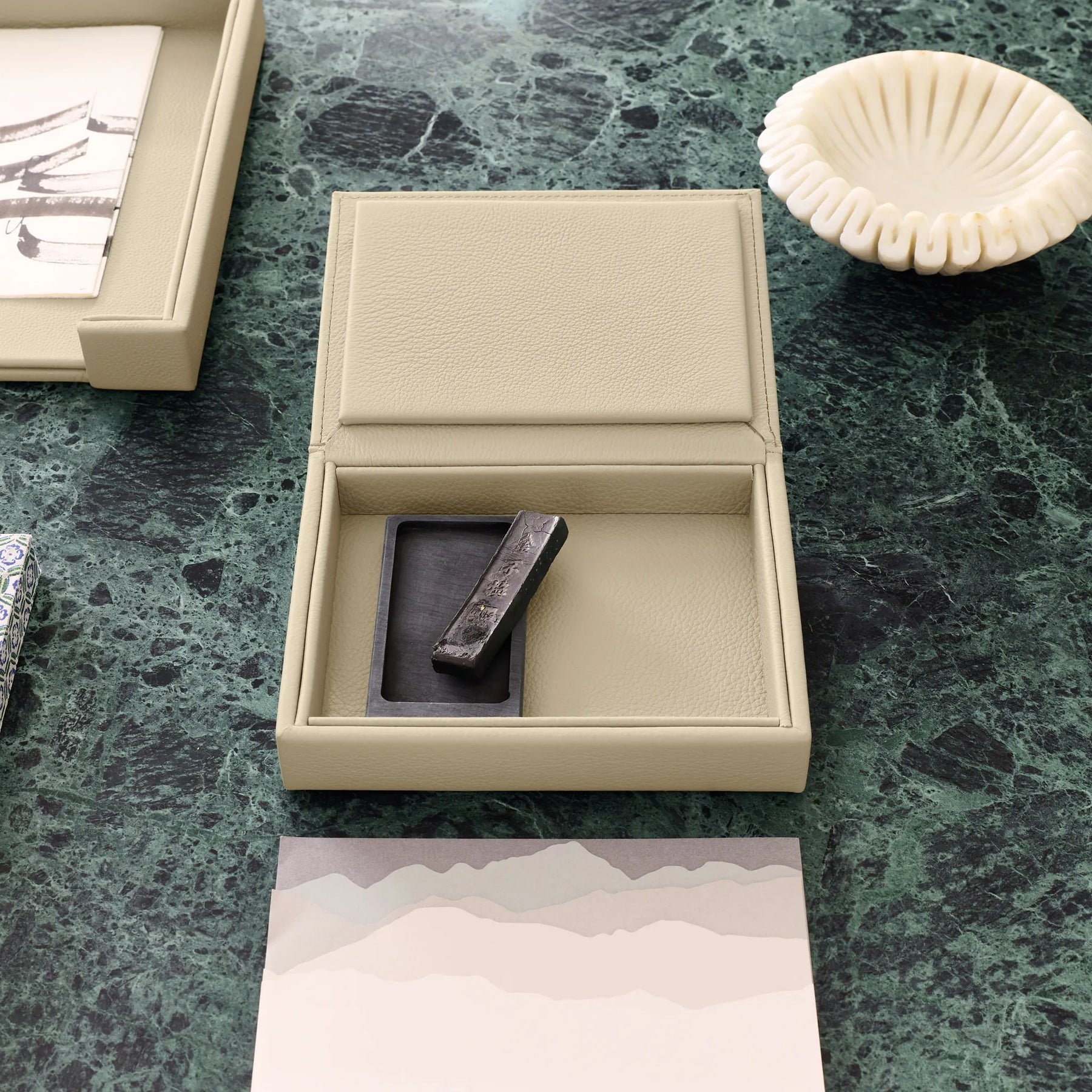 Valet Tray wit Lid Maia