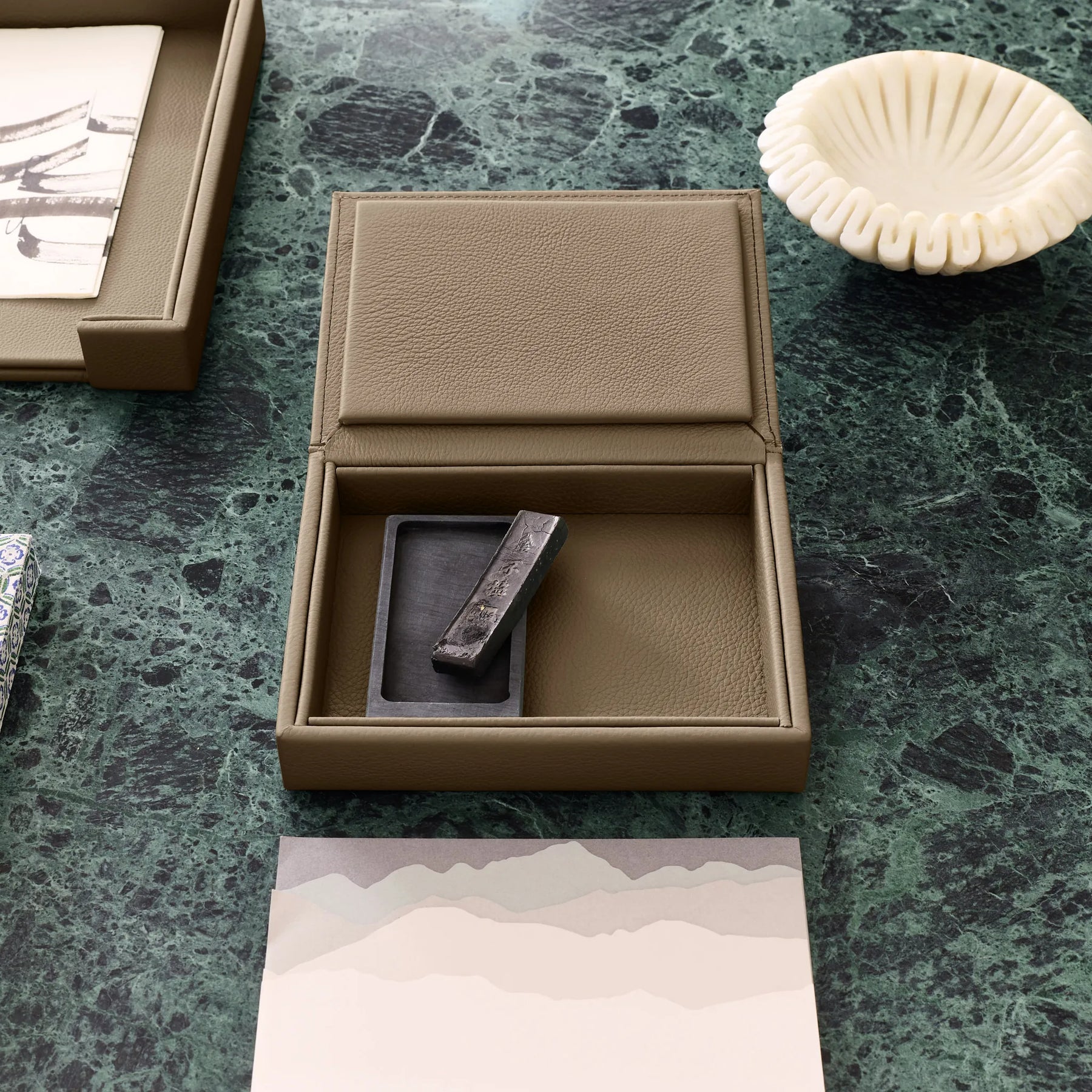 Valet Tray wit Lid Maia