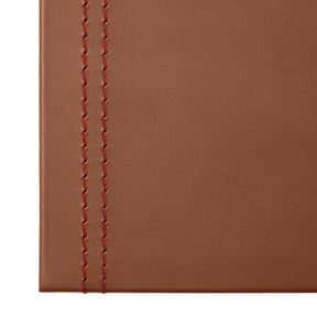 Sottomano Scrivania Clio Deluxe di Eglooh - Cuoio Marrone Naturale e Cuciture Rosse - Dettaglio Cucitura