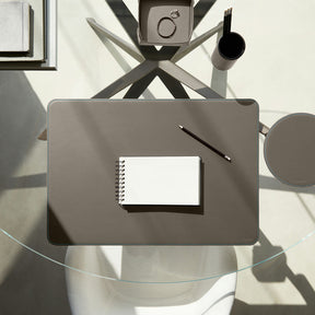 Sottomano Scrivania Hermes Deluxe di Eglooh - Cuoio Grigio Talpa e Cuciture Azzurre - Vista Dall'Alto