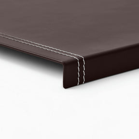 Sottomano Scrivania Urania Deluxe di Eglooh - Cuoio Marrone Scuro e Cuciture Bianche - Dettaglio Cucitura