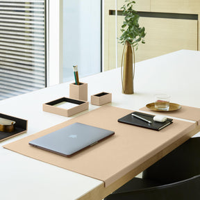 Svuotatasche Moderno in Pelle Atena di Eglooh - Vera Pelle Beige - Vista Tre Quarti