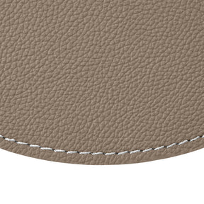 Tappetino Mouse Rotondo in Pelle Apollo Deluxe di Eglooh - Vera Pelle Grigio Talpa e Cuciture Bianche - Dettaglio Cucitura