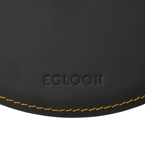 Tappetino Mouse Rotondo Atlante Deluxe di Eglooh - Cuoio Nero e Cuciture Gialle - Dettaglio Cucitura