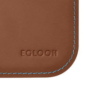 Tappetino Mouse Hermes Deluxe di Eglooh - Cuoio Marrone Naturale e Cuciture Azzurre - Dettaglio Cucitura