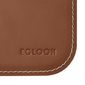 Tappetino Mouse Hermes Deluxe di Eglooh - Cuoio Marrone Naturale e Cuciture Bianche - Dettaglio Cucitura