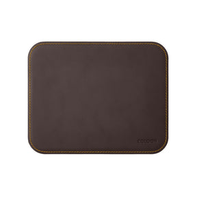 Tappetino Mouse Hermes Deluxe di Eglooh - Cuoio Marrone Scuro e Cuciture Gialle