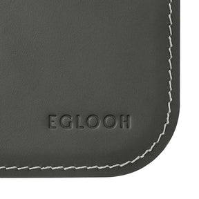 Tappetino Mouse Hermes Deluxe di Eglooh - Cuoio Grigio Antracite e Cuciture Bianche - Dettaglio Cucitura