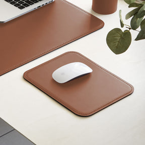 Tappetino Mouse Hermes di Eglooh - Cuoio Marrone Naturale - Zoom Tre Quarti