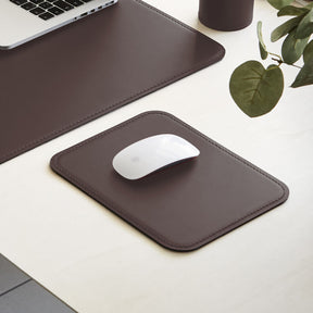 Tappetino Mouse Hermes di Eglooh - Cuoio Marrone Scuro - Zoom Tre Quarti