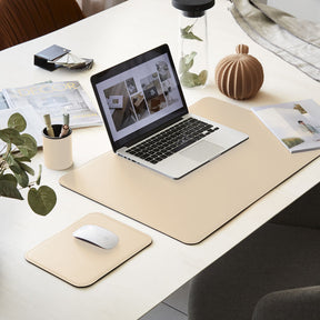 Tappetino Mouse Hermes di Eglooh - Cuoio Beige - Vista Tre Quarti