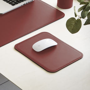 Tappetino Mouse Hermes di Eglooh - Cuoio Rosso Bordeaux - Zoom Tre Quarti