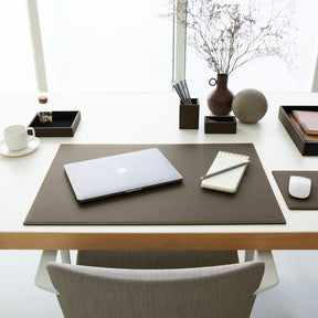 Tappetino Mouse Mercurio Deluxe di Eglooh - Cuoio Grigio Talpa e Cuciture Gialle - Vista Frontale